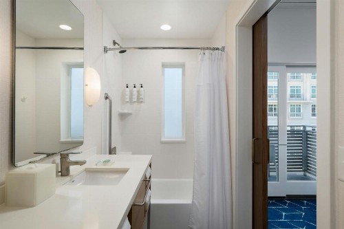 SpringHill Suites by Marriott San Diego Oceanside/Downtown - image 15