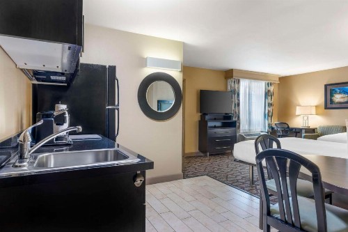 Best Western Plus Oceanside Palms - image 20