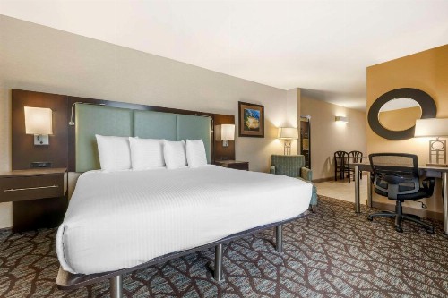 Best Western Plus Oceanside Palms - image 40