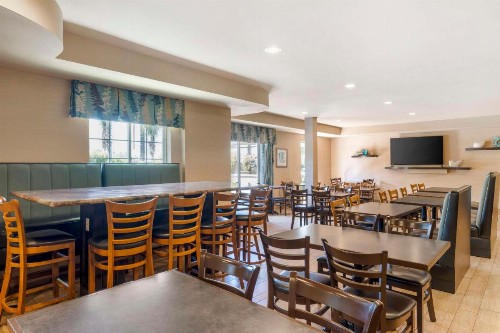 Best Western Plus Oceanside Palms - image 9