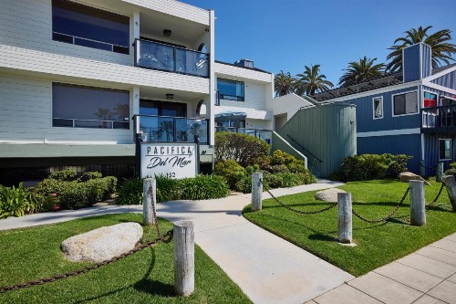 Ocean View with Large Balcony Air Conditioned - image 24