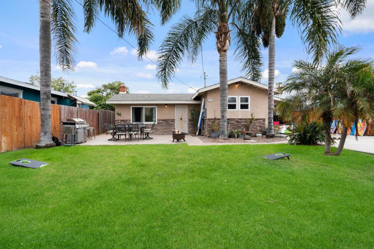 Oceanside Rocks Family Vacation Home - main image