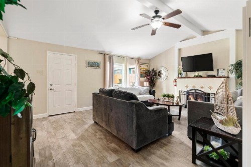 Oceanside Rocks Family Vacation Home - image 2