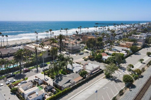 Oceanside Rocks Family Vacation Home - image 21
