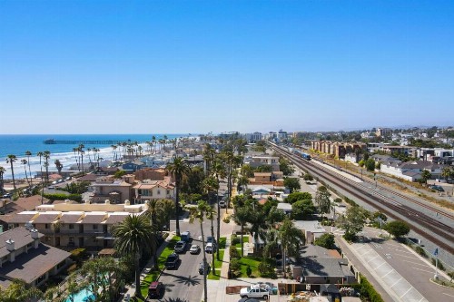 Oceanside Rocks Family Vacation Home - image 4