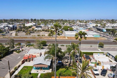 Oceanside Rocks Family Vacation Home - image 8
