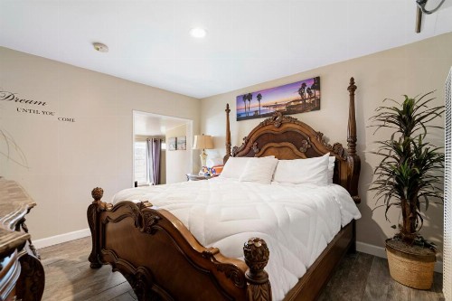 Oceanside Rocks Family Vacation Home - image 9