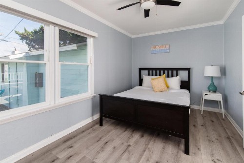 Pacific Bungalow & Tiny House - image 12
