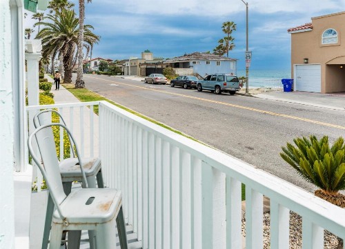 Pacific Bungalow & Tiny House - image 17