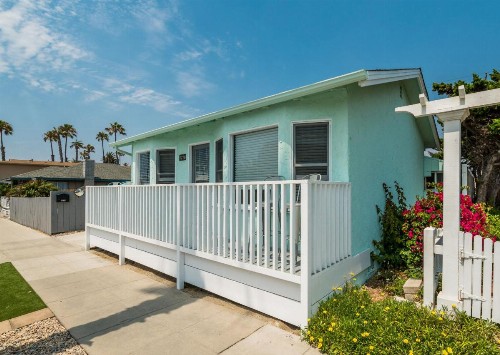 Pacific Bungalow & Tiny House - image 18