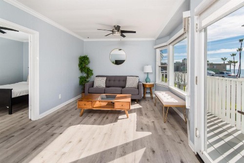 Pacific Bungalow & Tiny House - image 19