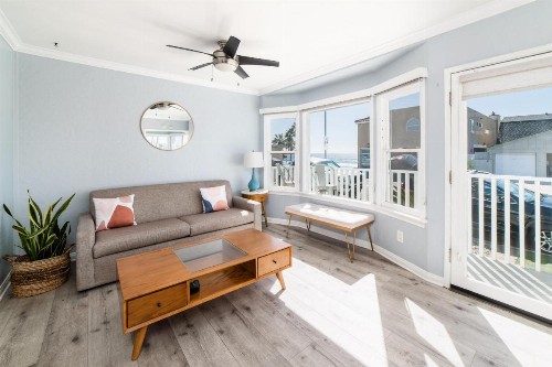 Pacific Bungalow & Tiny House - image 24