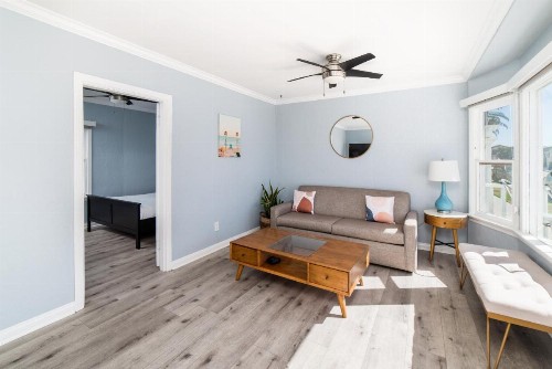 Pacific Bungalow & Tiny House - image 25