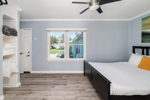 Pacific Bungalow & Tiny House - image 3