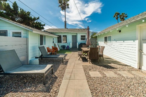Pacific Bungalow & Tiny House - image 31
