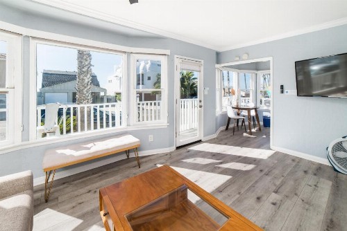 Pacific Bungalow & Tiny House - image 34