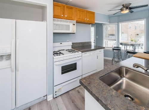 Pacific Bungalow & Tiny House - image 39