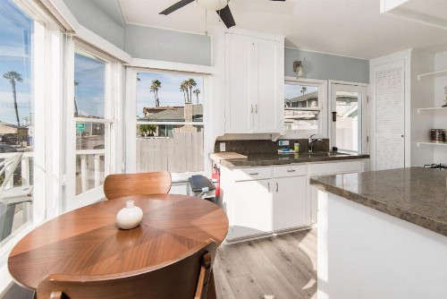 Pacific Bungalow & Tiny House - image 49