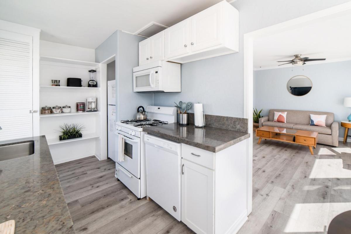 Pacific Bungalow & Tiny House - image 6