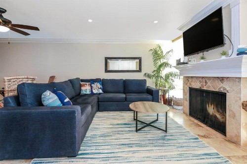 D11 - Beachfront Luxury - image 40