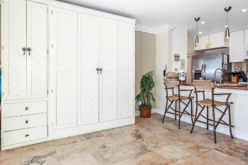 D11 - Beachfront Luxury - image 8