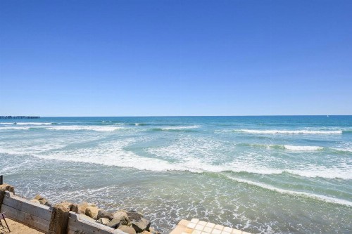 D18 - Bradley Beachfront - image 15