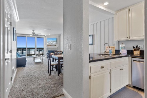 D18 - Bradley Beachfront - image 17