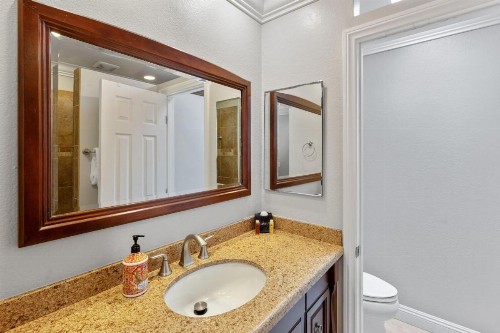 D18 - Bradley Beachfront - image 18