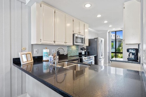 D18 - Bradley Beachfront - image 27