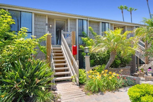 D18 - Bradley Beachfront - image 37