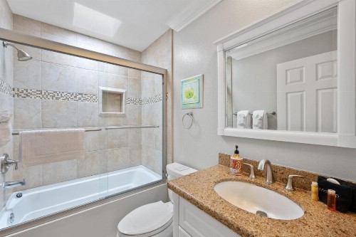D18 - Bradley Beachfront - image 42