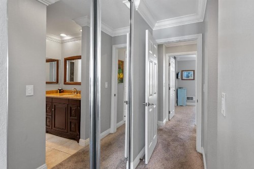 D18 - Bradley Beachfront - image 43
