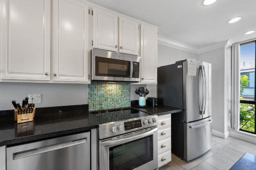D18 - Bradley Beachfront - image 49