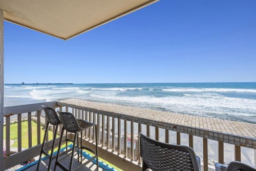 D18 - Bradley Beachfront - image 6