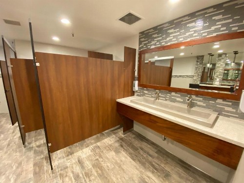 D18 - Bradley Beachfront - image 8