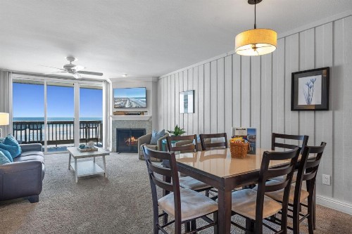 D18 - Bradley Beachfront - image 9