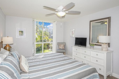 F204 - Cozy Seaview Condo - image 11