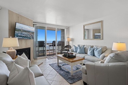 D20 - Beachfront Delight - image 24