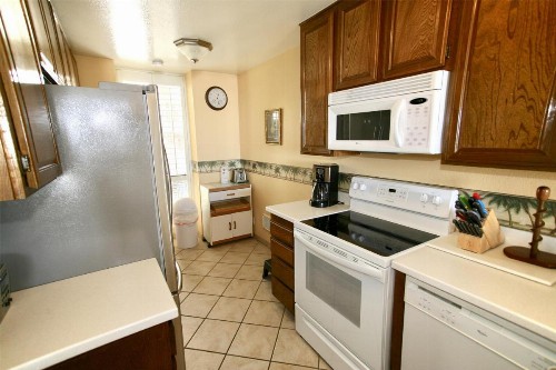 D2 - Breakwater Bungalow - image 10