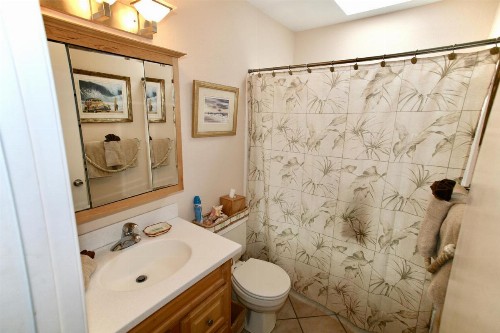 D2 - Breakwater Bungalow - image 22