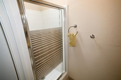 D2 - Breakwater Bungalow - image 37
