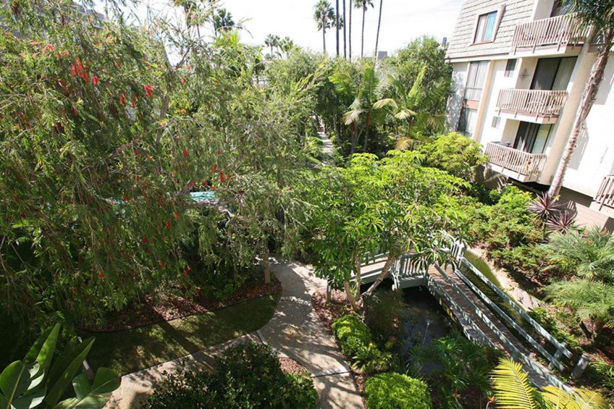 B215 - Garden Retreat - image 3