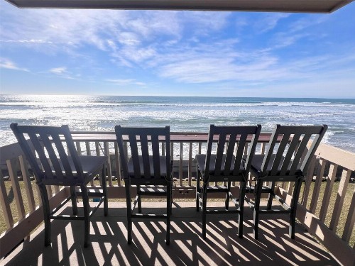 D24 - Cottage on the Sand - image 30