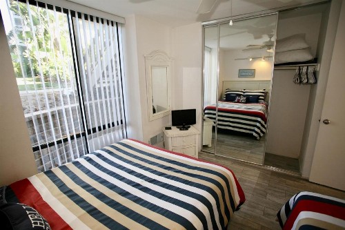 E17 - Sea Haven - image 40