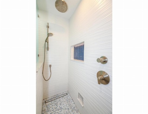 D26 - Seaside Cottage - image 23