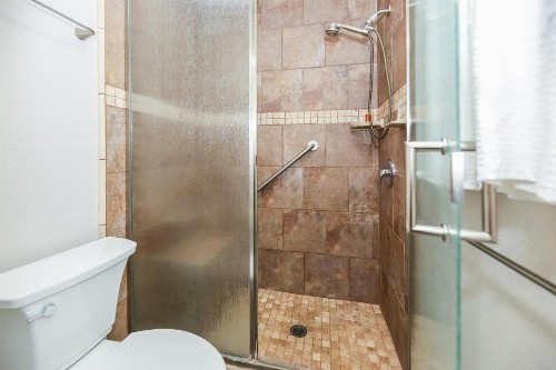 G317 - Sunset Suite - image 23