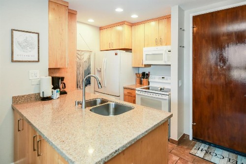 G317 - Sunset Suite - image 28