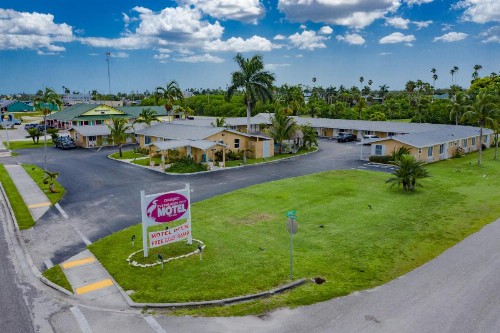 Everglades City Motel - Everglades Adventures Inn - image 6