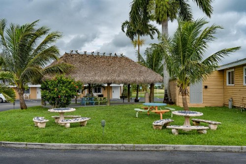 Everglades City Motel - Everglades Adventures Inn - image 7