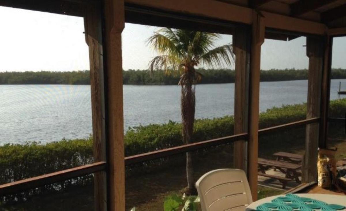 River Wilderness Waterfront Cabins - image 6